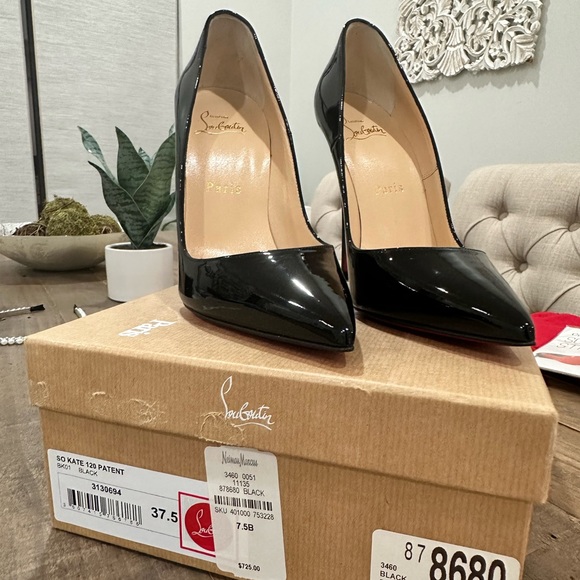 Christian Louboutin So Kate NEVER USED - Picture 1 of 4
